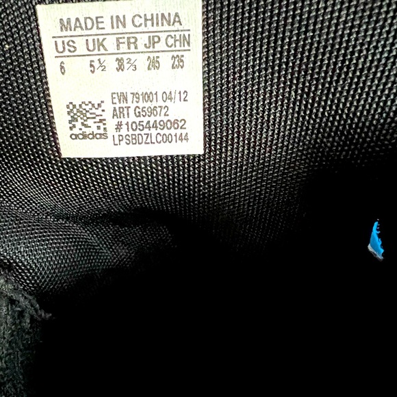 Sneakers 👟 - Picture 2 of 2